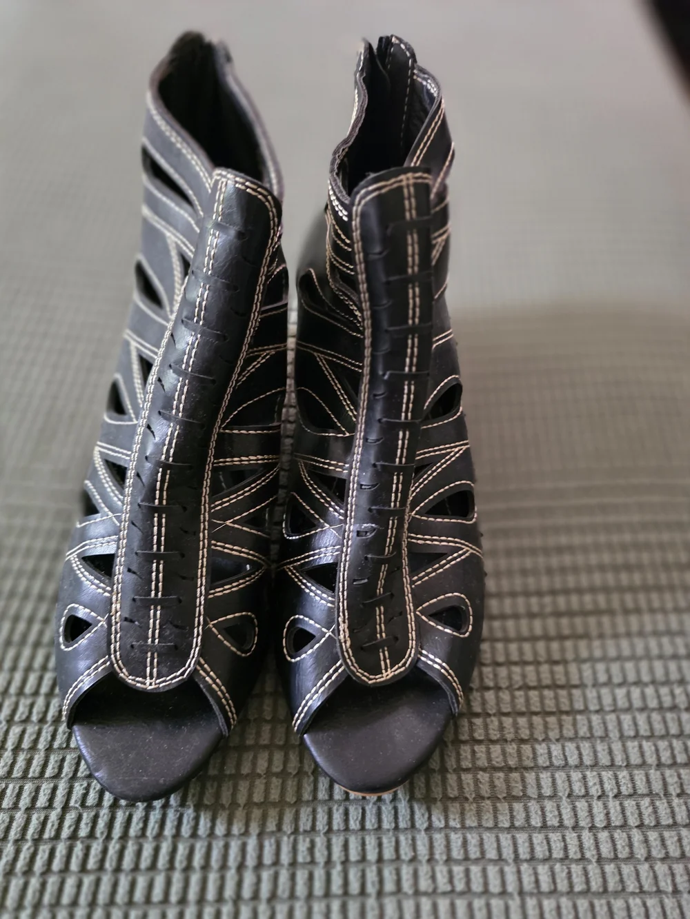 Charming Lady Black Cutout Wedge Heel Sandals Women's Size 11 Open Toe Ankle Zip